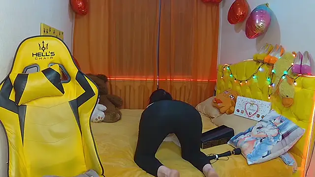 Snapshot of SandraHormas chatting on March 5, 2:12 pm SandraHormas online show from March 5, 2:12 pm