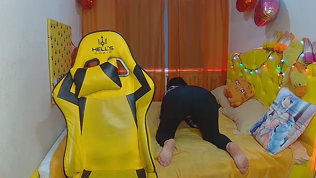 Snapshot of SandraHormas chatting on March 10, 2:16 pm SandraHormas online show from March 10, 2:16 pm