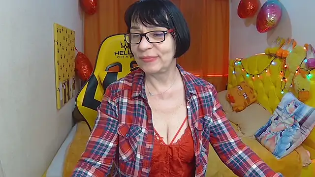 Snapshot of SandraHormas chatting on March 11, 10:51 am SandraHormas online show from March 11, 10:51 am