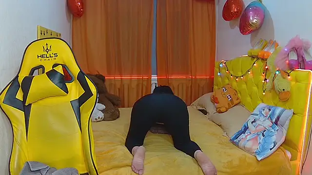 Snapshot of SandraHormas chatting on March 17, 11:21 am SandraHormas online show from March 17, 11:21 am