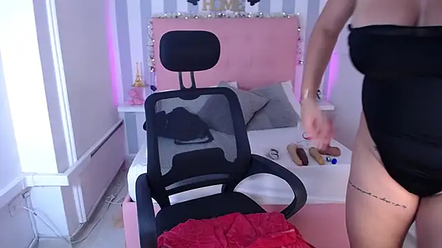 Lunna boobs online show from October 26, 5:35 am