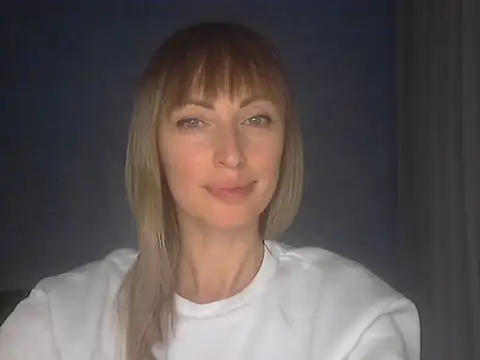 Snapshot of EffectMaya chatting on January 8, 3:03 pm EffectMaya online show from January 8, 3:03 pm