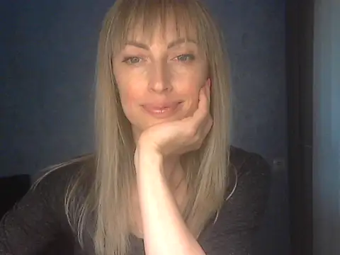 Snapshot of EffectMaya chatting on May 14, 2:35 pm EffectMaya online show from May 14, 2:35 pm