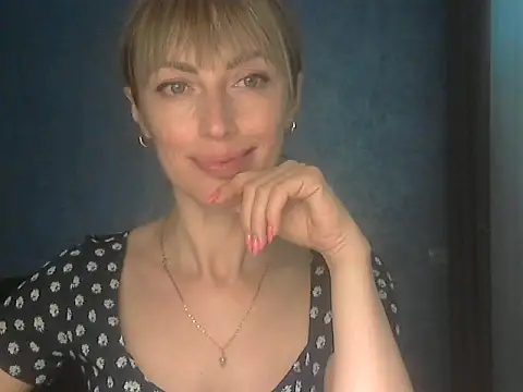 Snapshot of EffectMaya chatting on May 16, 1:54 pm EffectMaya online show from May 16, 1:54 pm