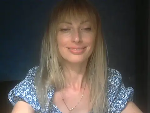 Snapshot of EffectMaya chatting on May 20, 6:47 pm EffectMaya online show from May 20, 6:47 pm