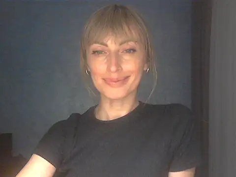 Snapshot of EffectMaya chatting on May 25, 5:30 pm EffectMaya online show from May 25, 5:30 pm