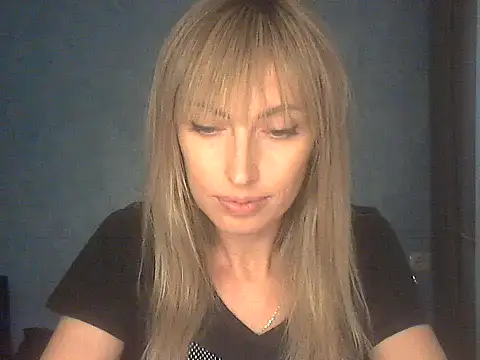 Snapshot of EffectMaya chatting on May 28, 2:25 pm EffectMaya online show from May 28, 2:25 pm