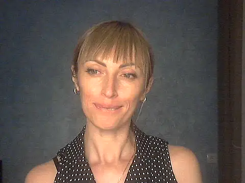 Snapshot of EffectMaya chatting on June 2, 6:43 pm EffectMaya online show from June 2, 6:43 pm