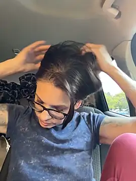 BeautifulMesss online show from October 15, 4:07 pm