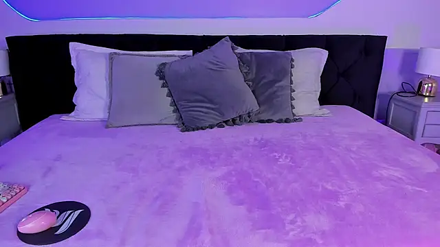 Julieta Cortes   online show from September 19, 12:06 pm