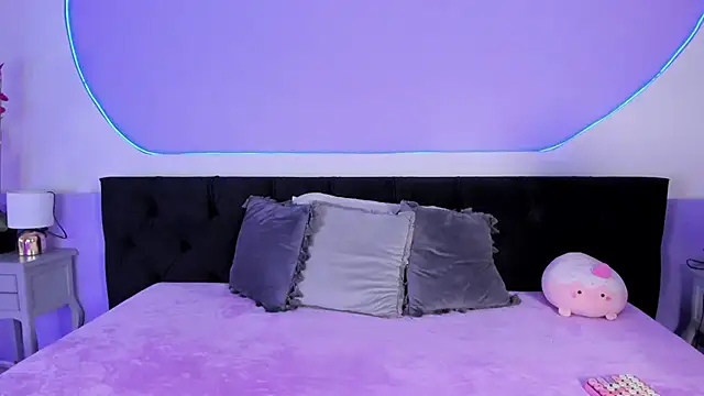 Julieta Cortes   online show from October 11, 12:15 pm