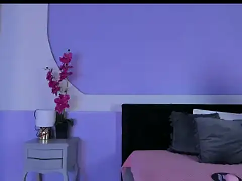 Julieta Cortes   online show from December 4, 12:25 pm