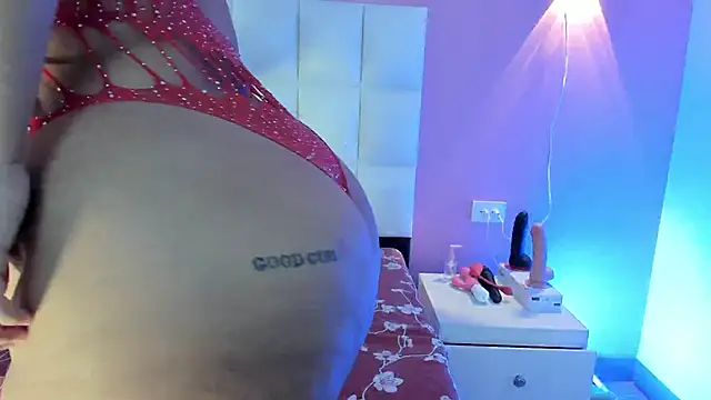 Snapshot of Alanna_hot3 chatting on October 3, 7:55 pm Alanna hot3 online show from October 3, 7:55 pm