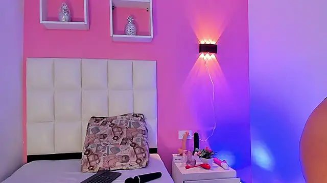 Snapshot of Alanna_hot3 chatting on November 16, 11:38 am Alanna hot3 online show from November 16, 11:38 am