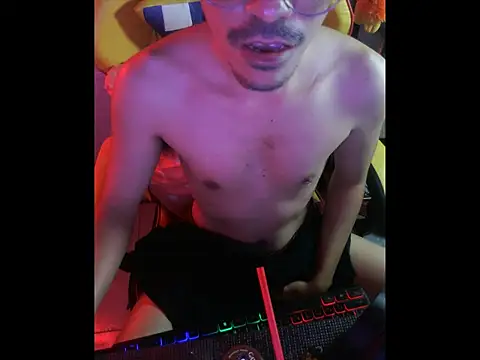 Snapshot of cloudyth1994 chatting on January 6, 9:18 pm cloudyth1994 online show from January 6, 9:18 pm