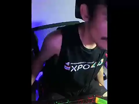 Snapshot of cloudyth1994 chatting on January 16, 6:56 pm cloudyth1994 online show from January 16, 6:56 pm