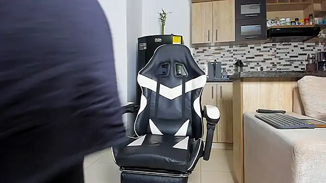 Johnnygrayson1 online show from November 21, 11:03 pm