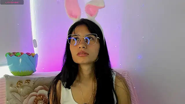 NayeCloud online show from March 26, 1:49 pm