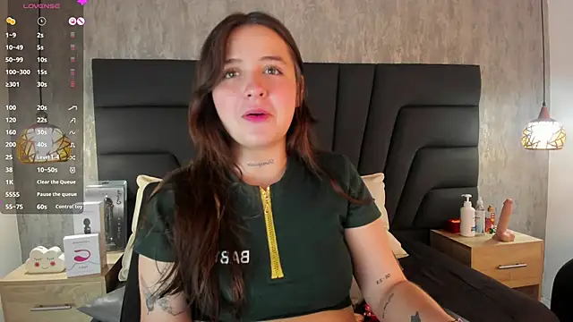 Snapshot of Sabrina_Lennox chatting on February 12, 10:37 pm Sabrina Lennox online show from February 12, 10:37 pm