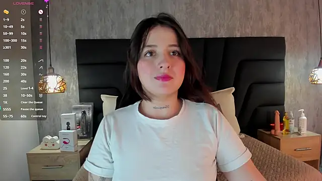 Snapshot of Sabrina_Lennox chatting on February 17, 7:53 pm Sabrina Lennox online show from February 17, 7:53 pm