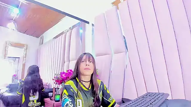 Sasha Petitte online show from April 18, 3:21 am