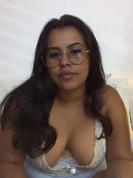 Snapshot of lollitta-33677 chatting on December 29, 3:33 am lollitta-33677 online show from December 29, 3:33 am