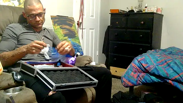 Snapshot of TheOneYouLove69 chatting on March 21, 4:49 am TheOneYouLove69 online show from March 21, 4:49 am