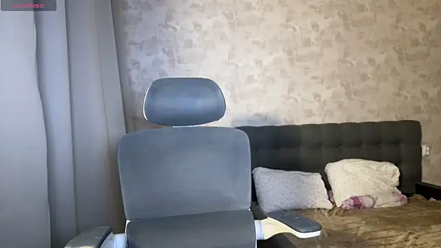 Snapshot of weshycouple chatting on March 1, 7:15 pm weshycouple online show from March 1, 7:15 pm