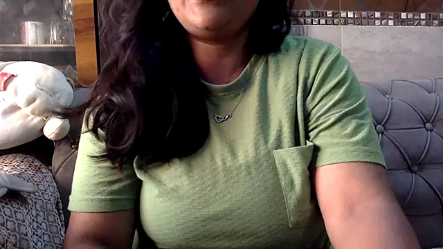 HaaniKaur online show from April 1, 7:42 am