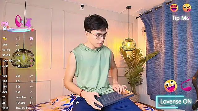 luandy online show from March 4, 11:38 am