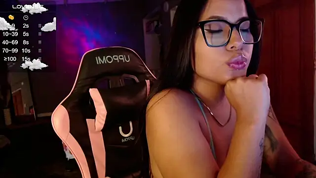 Snapshot of alexa_kei chatting on December 17, 4:24 pm alexa kei online show from December 17, 4:24 pm