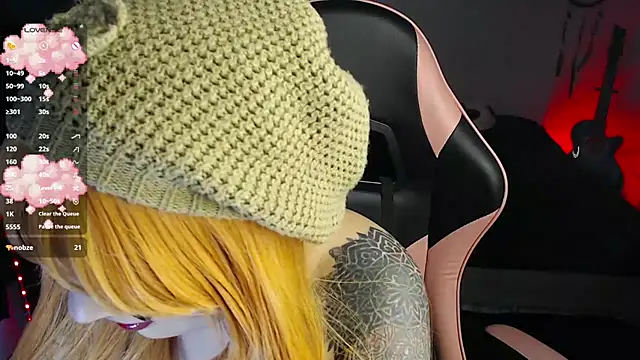 Snapshot of Theprojectsaraa chatting on October 19, 8:09 pm Theprojectsaraa online show from October 19, 8:09 pm