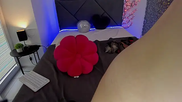 CassieEvans online show from October 11, 5:50 am