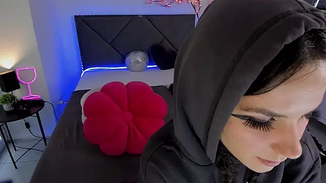 CassieEvans online show from October 18, 5:32 am