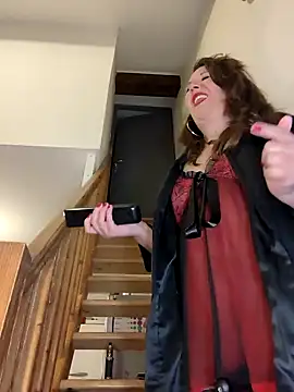 Snapshot of Candy-Desire chatting on December 17, 8:32 pm Candy-Desire online show from December 17, 8:32 pm