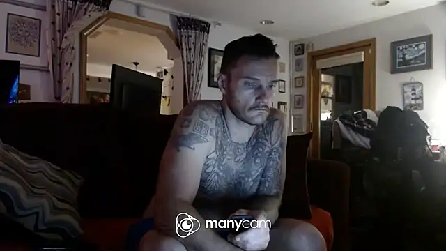 UnCuTupTheBuTT online show from October 13, 7:19 am