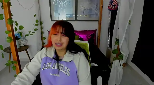 lussyevans24 online show from January 21, 4:21 am