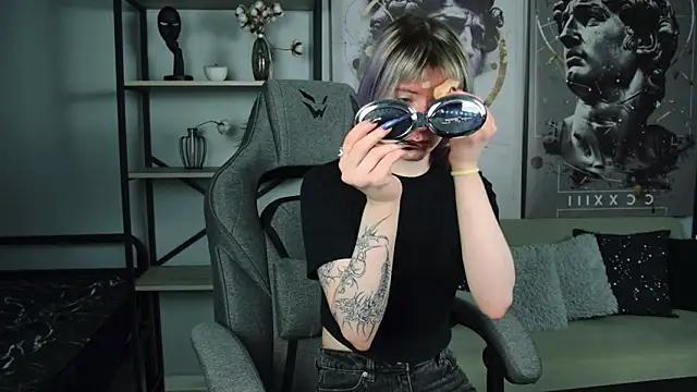 LexiWenford online show from March 17, 2:49 am