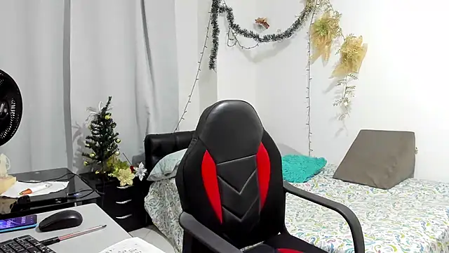 Snapshot of Sanddi_milff chatting on December 15, 1:22 pm Sanddi milff online show from December 15, 1:22 pm