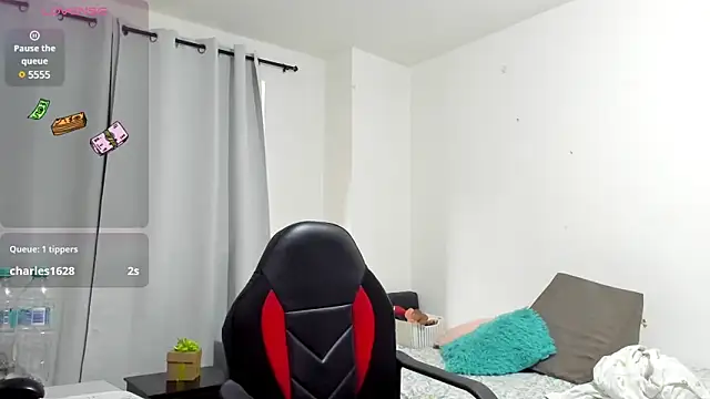 Snapshot of Sanddi_milff chatting on March 18, 9:32 pm Sanddi milff online show from March 18, 9:32 pm