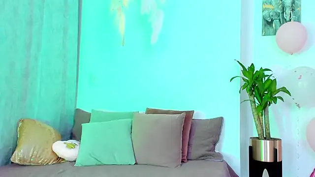 StormiRusso online show from February 7, 5:20 am