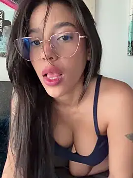 DanielaSaenz0 online show from January 5, 7:28 pm