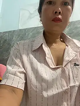 Linaannn online show from November 2, 9:39 pm