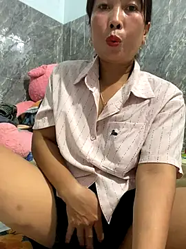 Linaannn online show from December 16, 12:10 pm