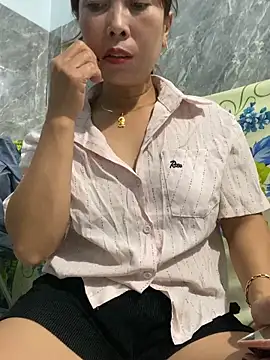 Linaannn online show from February 17, 1:40 pm