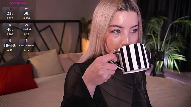 LindaThacker online show from March 28, 4:34 am