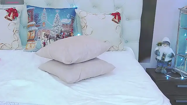 Snapshot of VioletUmi chatting on December 25, 2:34 pm VioletUmi online show from December 25, 2:34 pm