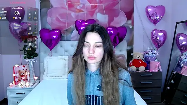 Snapshot of VioletUmi chatting on February 9, 8:44 am VioletUmi online show from February 9, 8:44 am