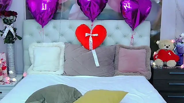 Snapshot of VioletUmi chatting on February 12, 1:48 pm VioletUmi online show from February 12, 1:48 pm