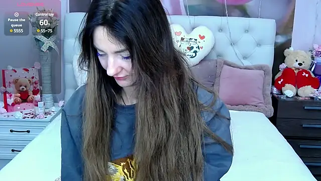 Snapshot of VioletUmi chatting on February 16, 9:04 am VioletUmi online show from February 16, 9:04 am